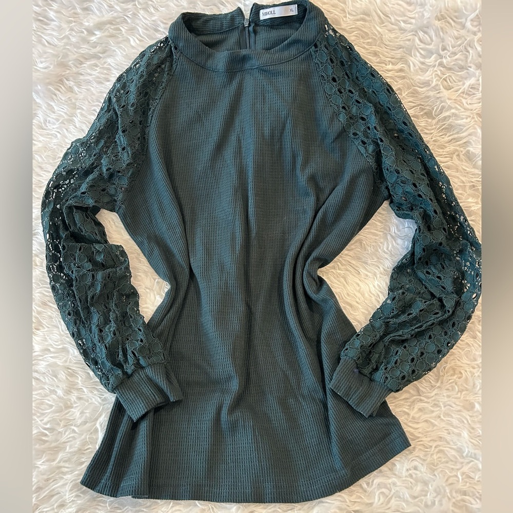 Forest Green Thermal Top Lacey Sleeves Casual look with A Twist Like New Size XL